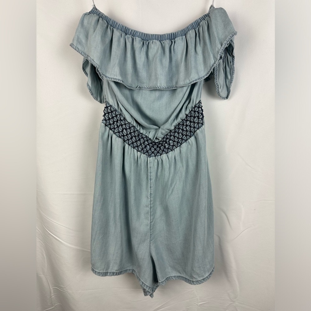 American Eagle Off The Shoulder Chambray Romper. Size Medium. Light wash. - Picture 6 of 11